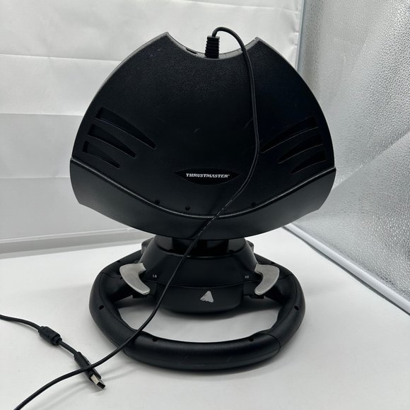 Thrustmaster Gaming Steering Wheel Ferrari 458 RW XBox 360 Pre-owned - Picture 2 of 5